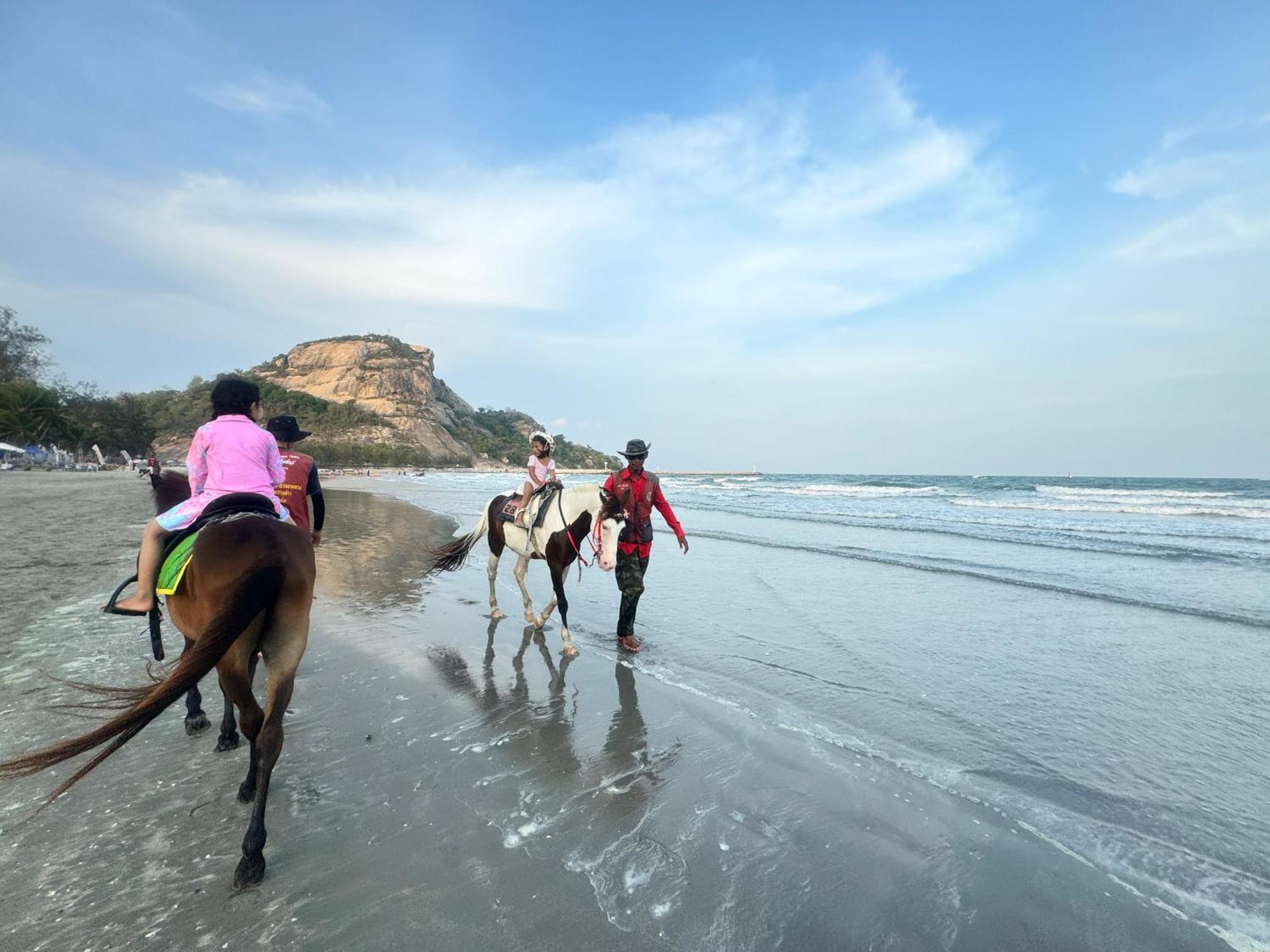 Sea&Mountain View,5 Mins Walk To Famous Beach With King Size Bed หัวหิน ภายนอก รูปภาพ
