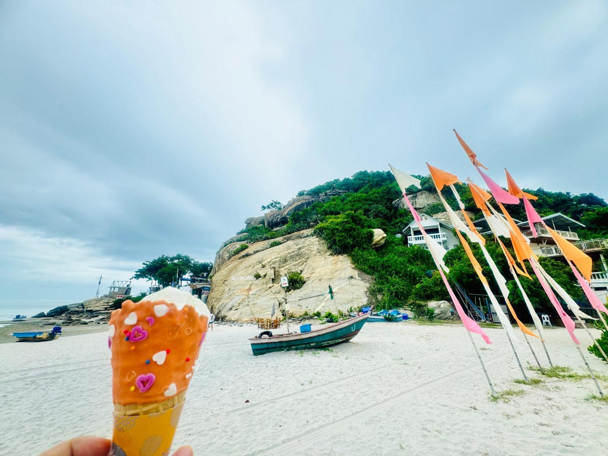 Sea&Mountain View,5 Mins Walk To Famous Beach With King Size Bed หัวหิน ภายนอก รูปภาพ